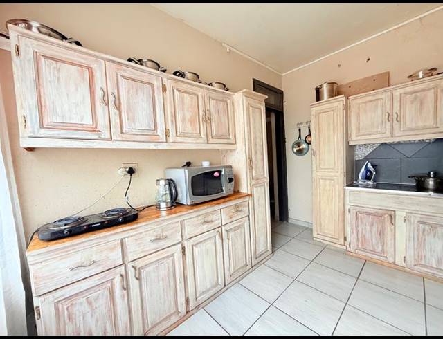 2 BEDROOM APARTMENT FOR SALE IN VANDERBIJLPARK CW 6